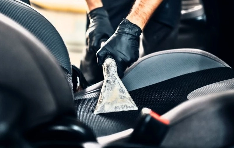 Tot ce trebuie să știți despre detalierea interiorului mașinii