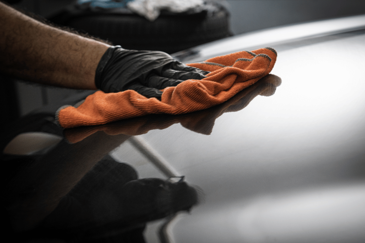 7 greșeli de spălare care îți distrug vopseaua