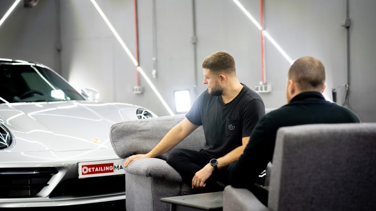 Ce întrebi un specialist de detailing la prima vizită: 10 întrebări care îți arată dacă știe ce face