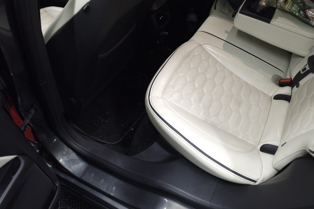 bancheta spate murdara ford mondeo