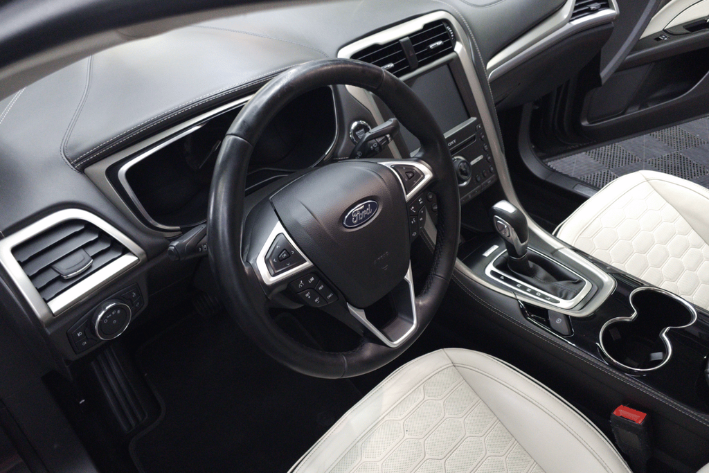 interior curat la sofer ford mondeo